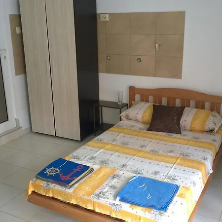 בית הארחה Dracena 3*