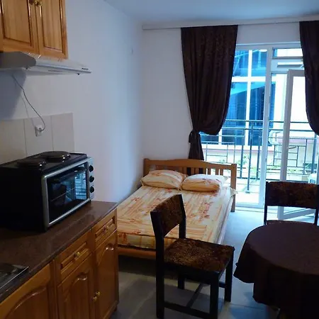 בית הארחה Dracena 3*